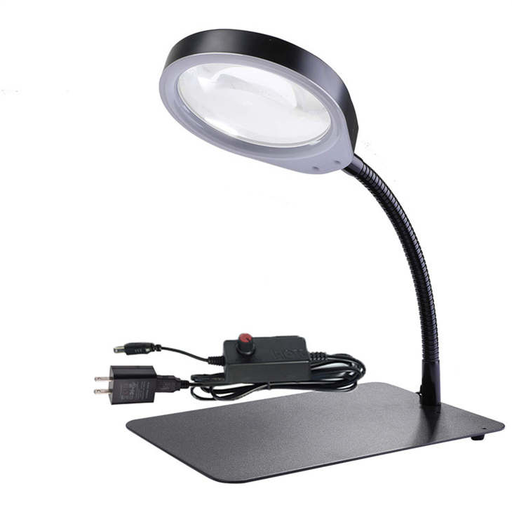 Lampu Dengan Kaca Pembesar