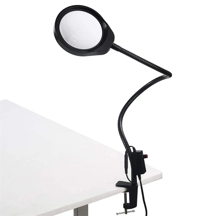 Lampu Pengapit Pembesar